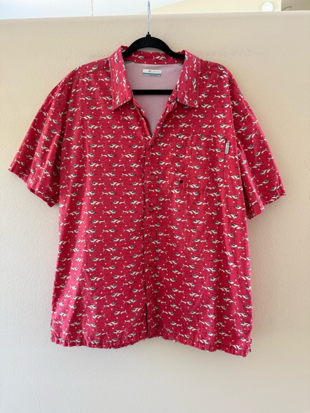 Columbia Men's PFG Red Short-Sleeve Button-Down Shirt with Fish Print Vented